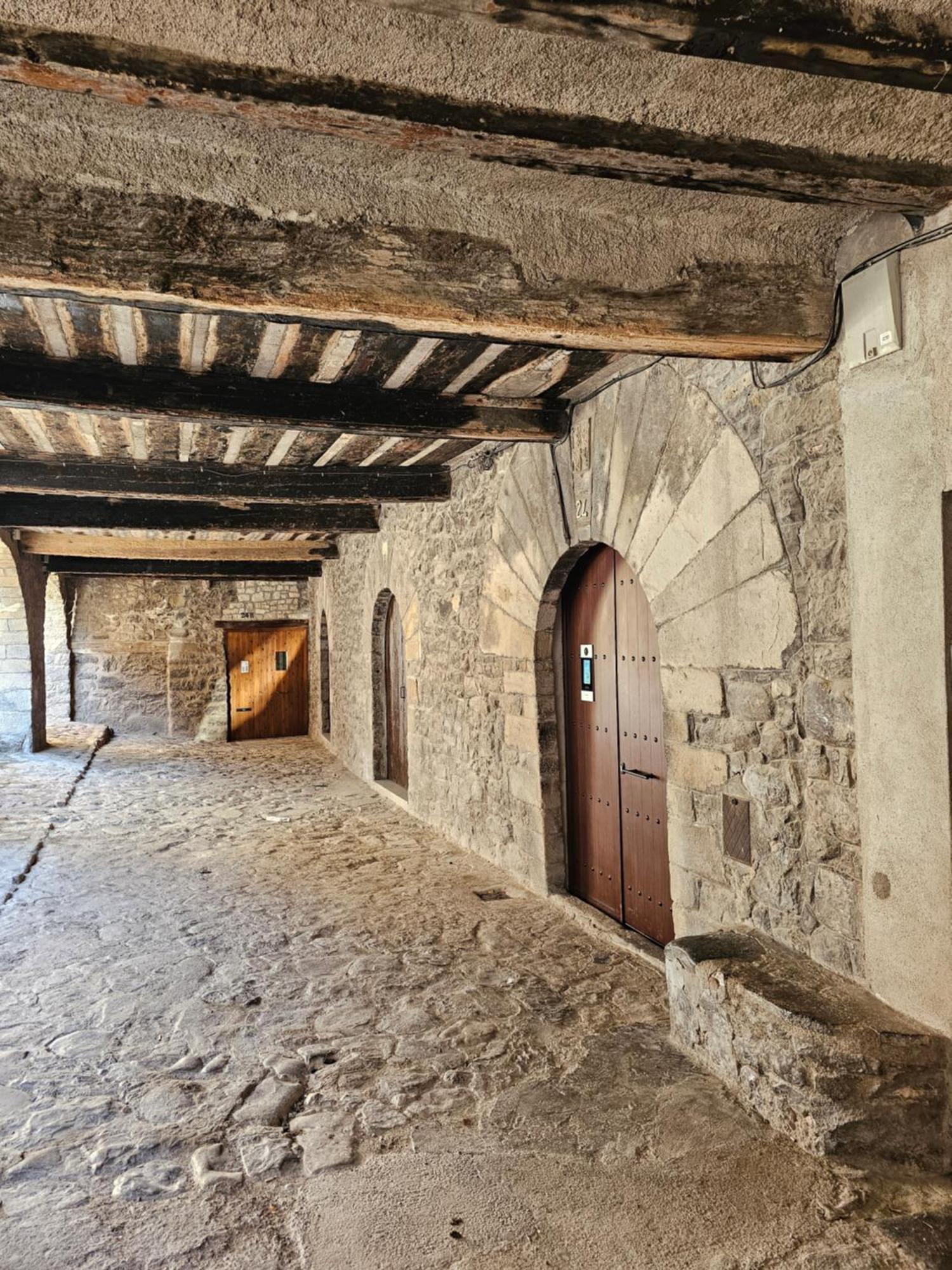 En El Corazon De Baga, Precioso Pueblo Medieval Exterior foto