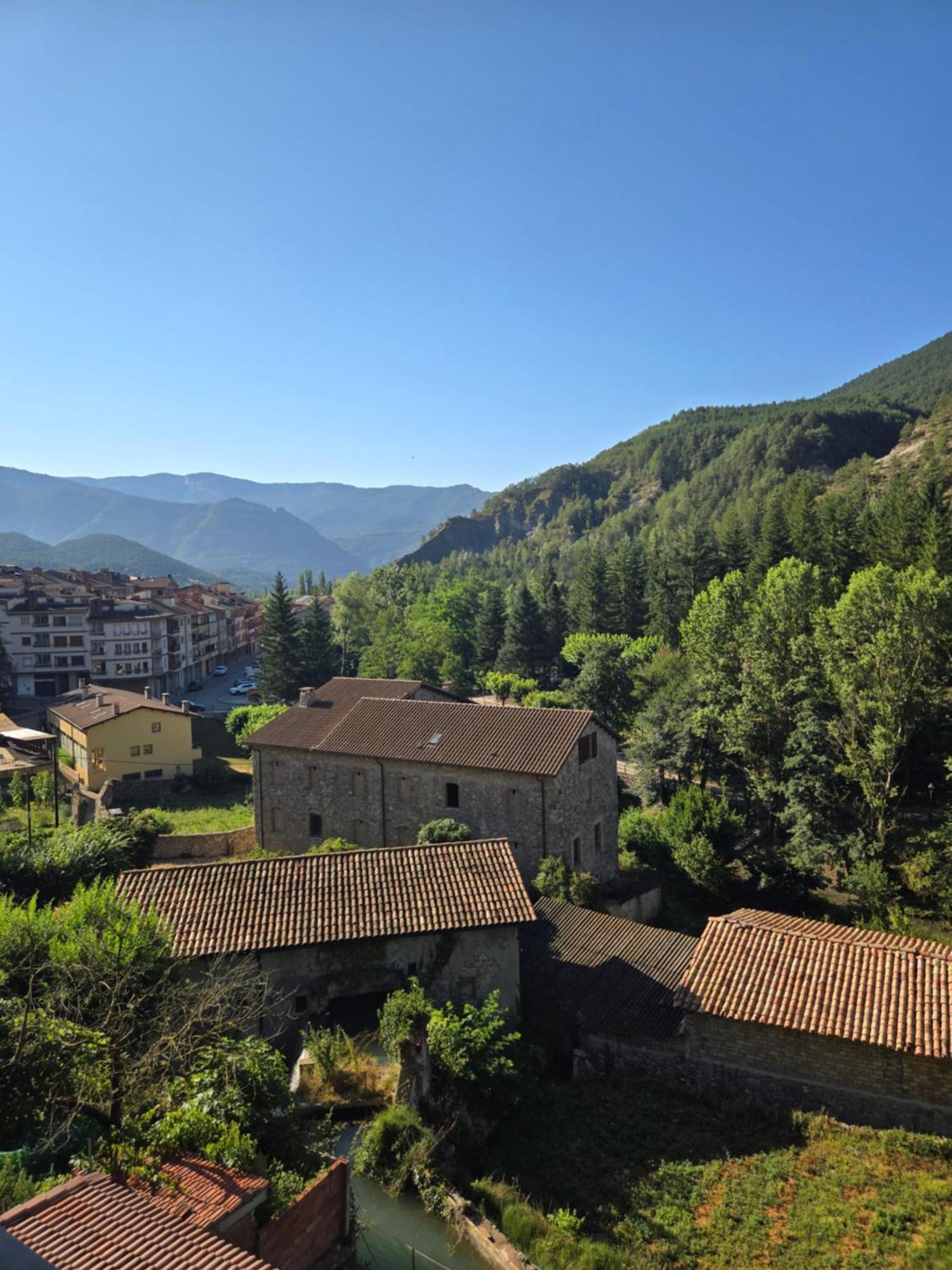 En El Corazon De Baga, Precioso Pueblo Medieval Exterior foto